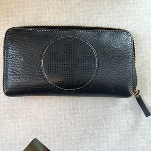 Tory Burch Navy blue wallet 7.5 wide X 4 inches